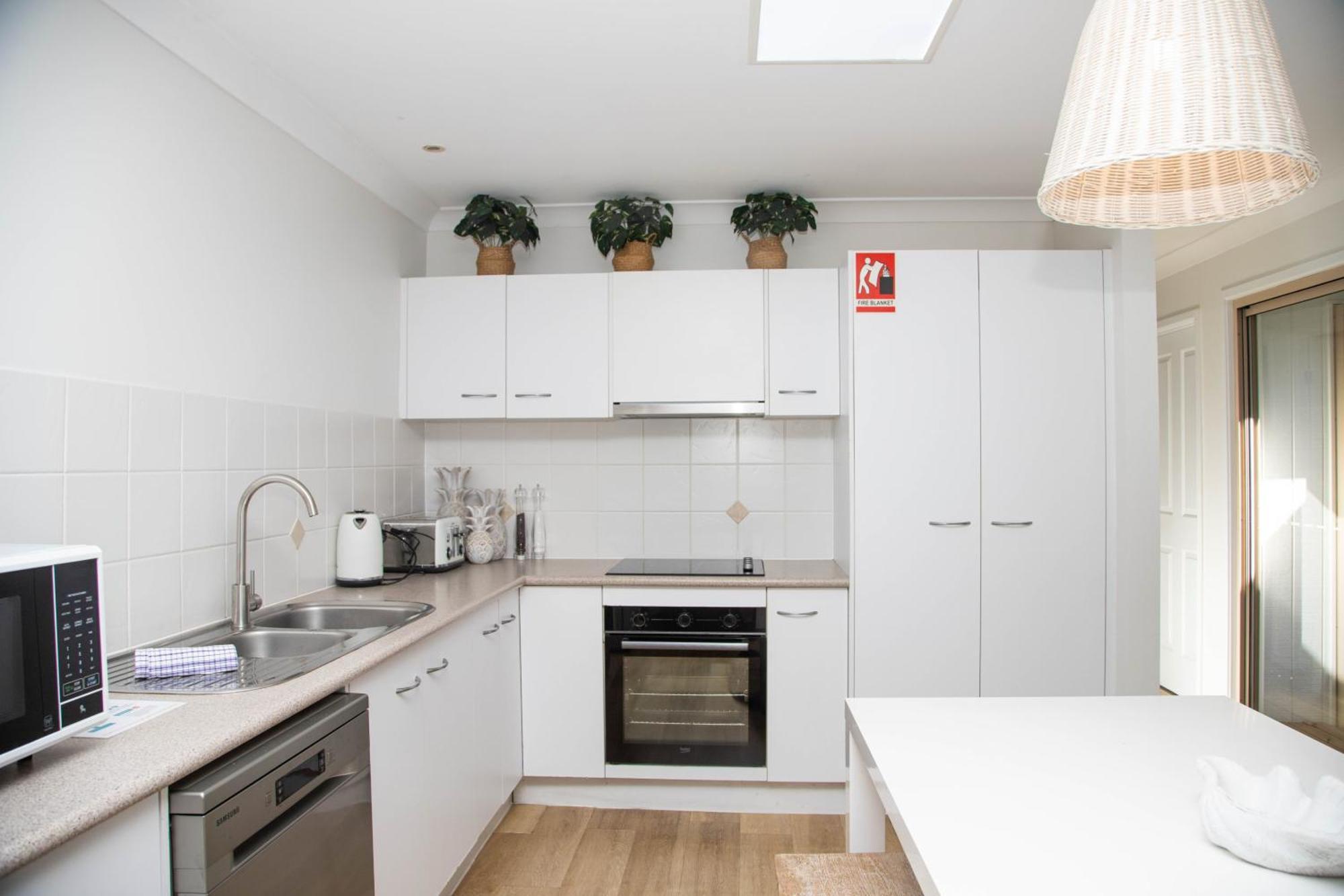Byron Lakeside Holiday Apartments Byron Bay Luaran gambar